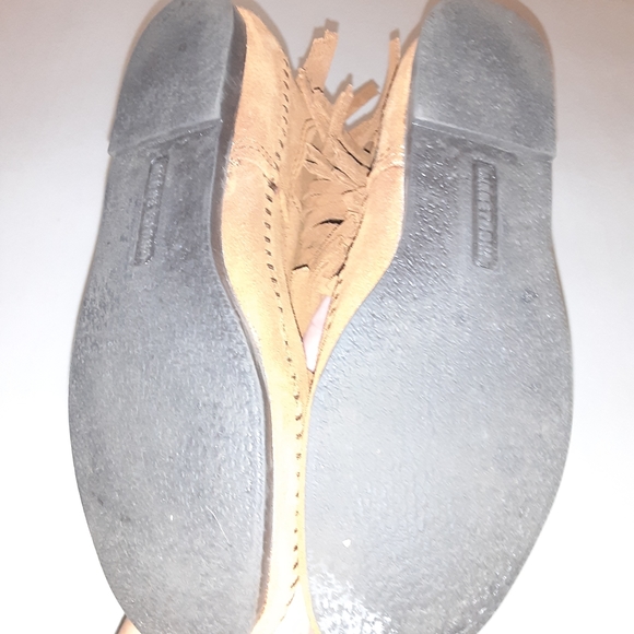 Minnetonka Gorgeous fringed moccasin boots sz 6 - Picture 6 of 7